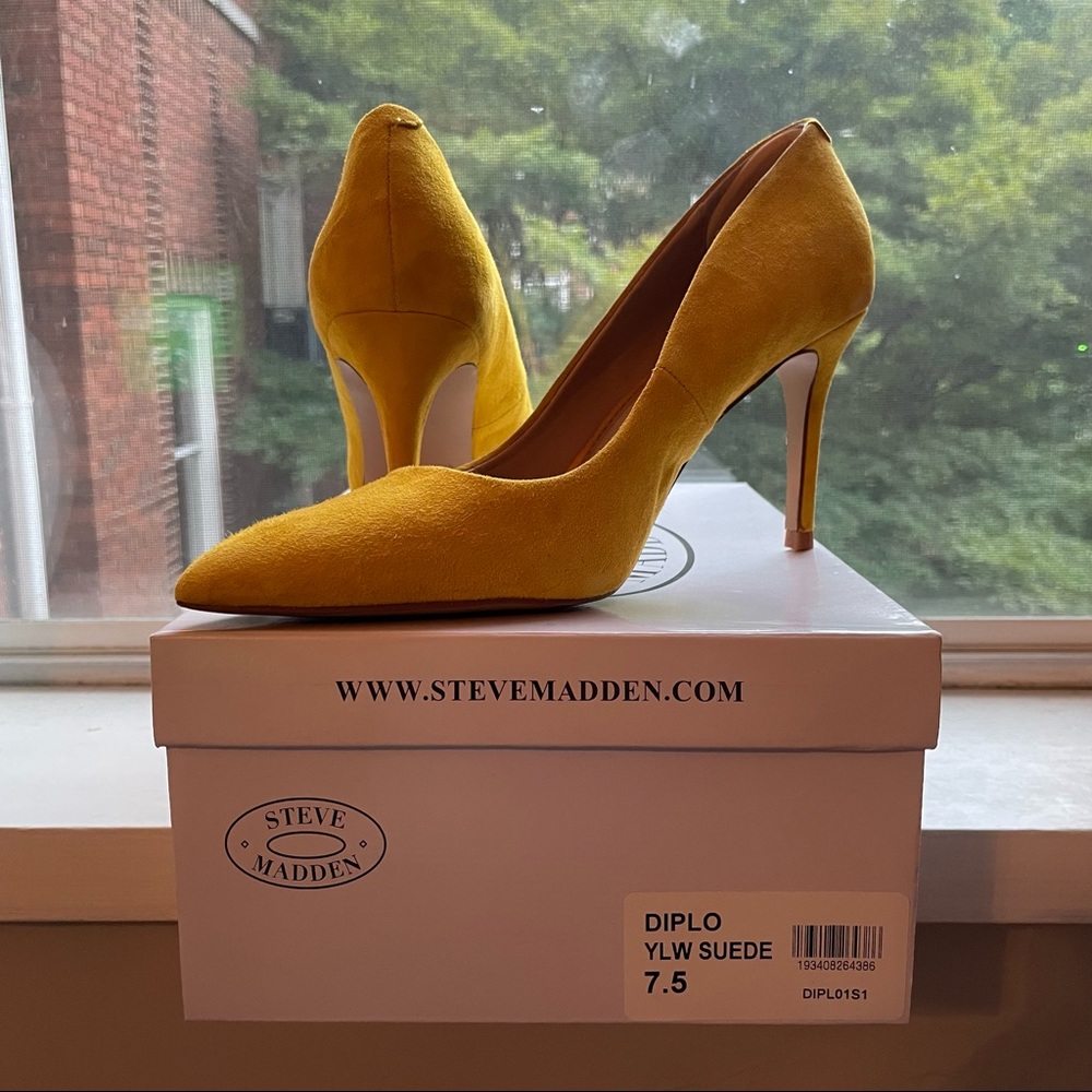 Steve Madden Diplo Yellow Suede Pumps